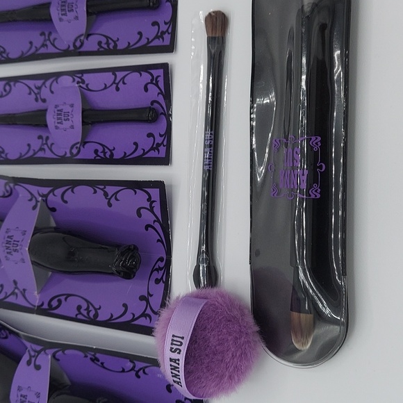 Anna Sui various makeup tools - Picture 13 of 15
